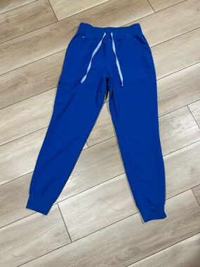 Small figs high waisted Zamora jogger scrub pants